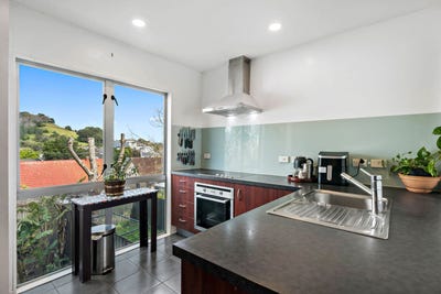 /international/nz/852-mount-eden-road-three-kings-auckland-city-380066105225/