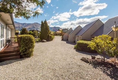 /international/nz/wanaka-central-otago-lakes-district-380066135461/