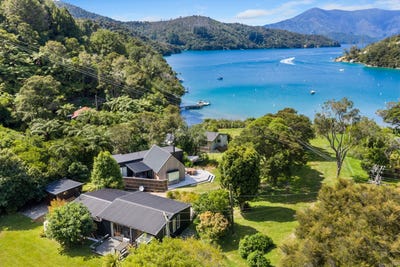 /international/nz/queen-charlotte-sound-marlborough-380066120642/