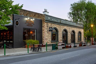/international/nz/clyde-central-otago-lakes-district-380066145584/
