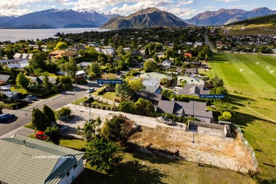 /international/nz/wanaka-central-otago-lakes-district-380066123514/