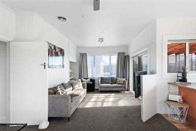 /international/nz/107-kitchener-street-gore-southland-380066165427/