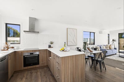 /international/nz/forest-lake-hamilton-city-380066124854/