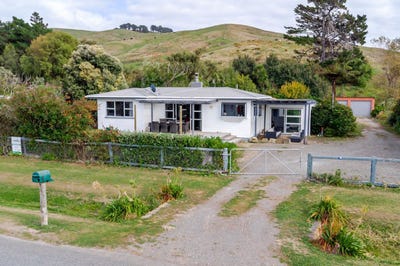 /international/nz/seaview-road-pongaroa-manawatu-whanganui-380066120483/