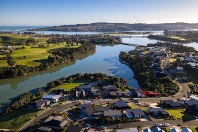 /international/nz/31-omahina-street-raglan-waikato-380066123973/