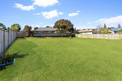 /international/nz/8-ambrosia-avenue-henderson-waitakere-city-380066083963/