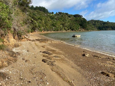 /international/nz/114a-ranui-road-russell-surrounds-far-north-380066077002/