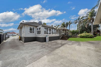 /international/nz/13-gladfield-lane-te-atatu-peninsula-waitakere-city-380066179325/