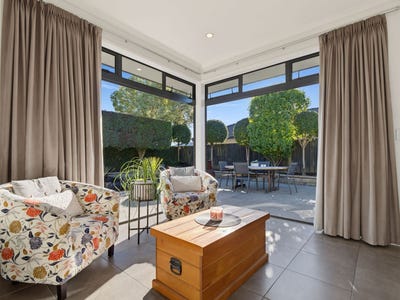 /international/nz/15-stonebridge-park-drive-holdens-bay-rotorua-380066094918/