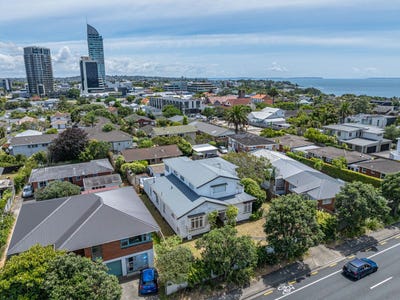 /international/nz/7-esmonde-road-takapuna-north-shore-city-380066113756/
