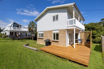 /international/nz/40-lorenzen-bay-road-raglan-waikato-380066114873/