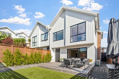 /international/nz/10-orca-drive-stanmore-bay-rodney-380066117665/
