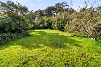 /international/nz/208-marine-drive-lowry-bay-lower-hutt-city-380066111980/