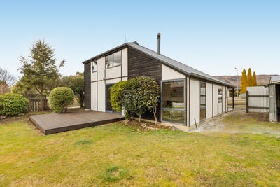 /international/nz/wanaka-central-otago-lakes-district-380066178556/