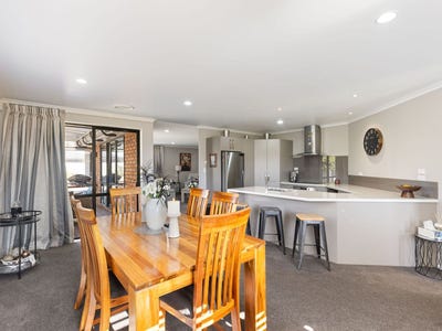 /international/nz/6-liberty-grove-kelvin-grove-palmerston-north-city-380066178846/