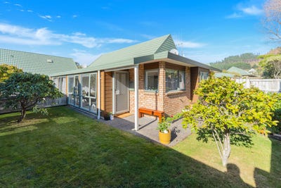 /international/nz/42-main-road-tawa-wellington-city-380066111841/