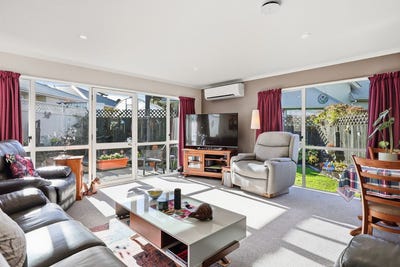 /international/nz/eastbourne-street-caversham-otago-380066081317/