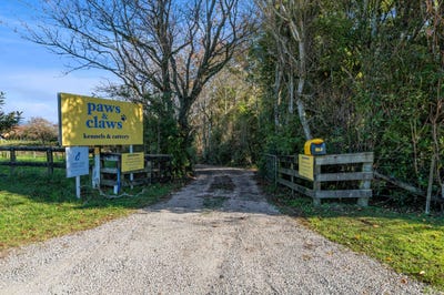 /international/nz/1384-egmont-road-egmont-village-new-plymouth-380066144297/