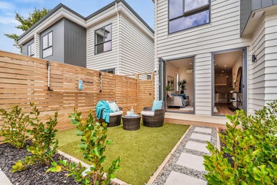 /international/nz/botany-downs-manukau-city-380066078451/