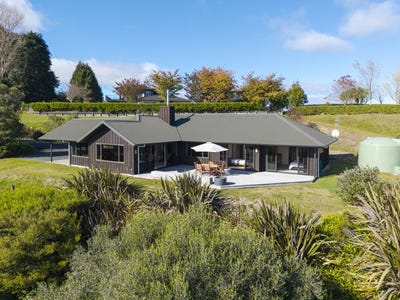 /international/nz/11-dalmore-way-acacia-bay-taupo-380066101497/