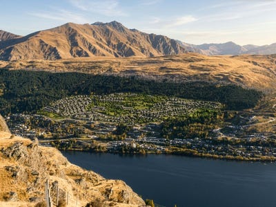 /international/nz/queenstown-central-central-otago-lakes-district-380066177174/