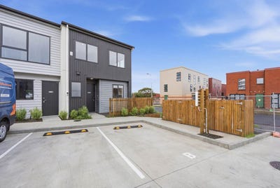 /international/nz/33-heatherbank-street-glen-innes-auckland-city-380066081547/