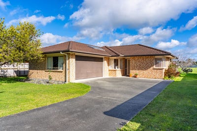 /international/nz/14-south-road-waipu-whangarei-380066170103/