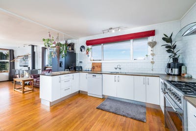 /international/nz/108-fletchers-road-waimate-canterbury-380066119111/