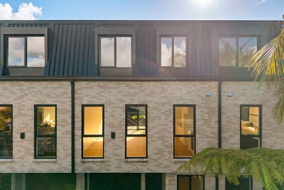 /international/nz/hillcrest-hamilton-city-380066174333/