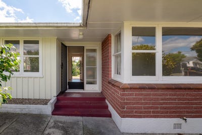 /international/nz/135-malfroy-road-victoria-rotorua-380066111339/