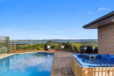 /international/nz/215-oyster-point-road-kaukapakapa-rodney-380066116770/