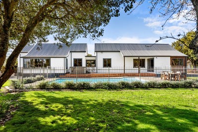 /international/nz/146-meeanee-road-jervoistown-napier-city-380066094499/
