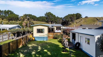 /international/nz/285-pohutukawa-avenue-ohope-whakatane-380066172390/