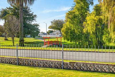 /international/nz/84-barker-road-marewa-napier-city-380066093837/