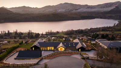 /international/nz/83-sicilian-lane-dalefield-wakatipu-basin-queenstown-380066099411/