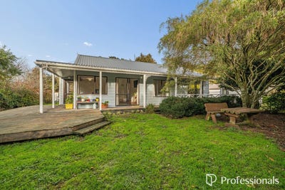 /international/nz/157-upper-fitzherbert-road-wainuiomata-lower-hutt-city-380066079692/