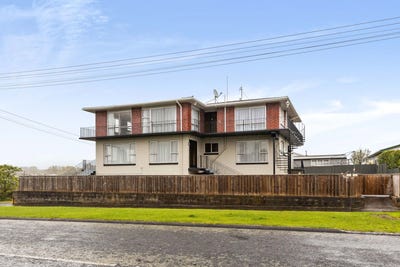 /international/nz/61-cracroft-street-waitara-new-plymouth-380066114415/