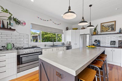 /international/nz/826-mokau-road-urenui-new-plymouth-380066095146/