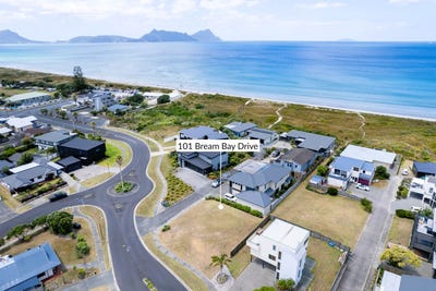 /international/nz/101-bream-bay-drive-ruakaka-whangarei-380066077657/