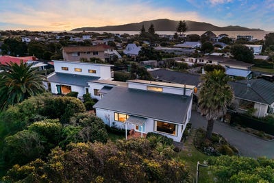 /international/nz/10-fenside-street-waikanae-beach-kapiti-coast-380066174883/