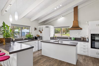 /international/nz/2-magnolia-street-outer-kaiti-gisborne-380066117602/