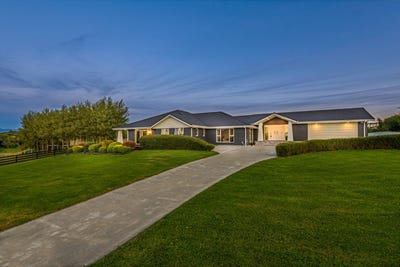 /international/nz/2-tutakarae-road-kelvin-grove-palmerston-north-city-380066086654/