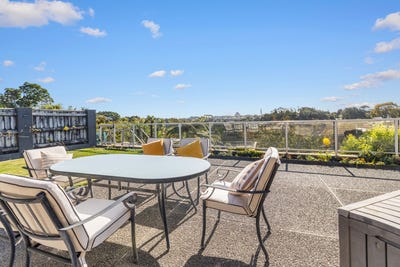 /international/nz/9a-manukaka-heights-hurdon-new-plymouth-380066122231/