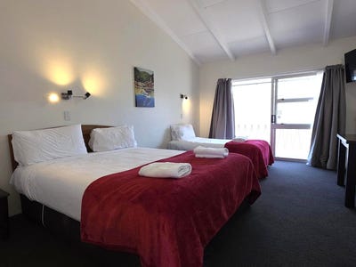 /international/nz/taupo-central-north-island-380066090365/