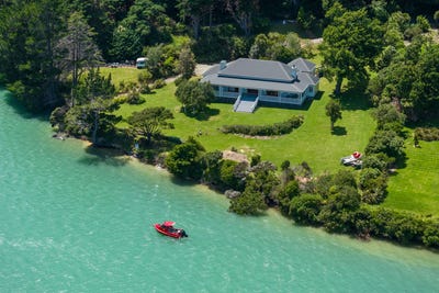 /international/nz/5495-kenepuru-road-waitaria-bay-kenepuru-sound-marlborough-380066105692/