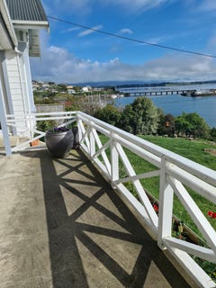 /international/nz/24-bates-street-riverton-southland-380066183649/