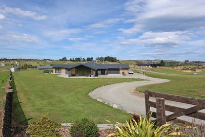 /international/nz/18-pukeko-lane-oamaru-waitaki-380066102738/