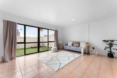 /international/nz/35-fields-parade-oteha-north-shore-city-380066122738/