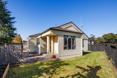 /international/nz/68-clifton-terrace-fitzherbert-palmerston-north-city-380066114270/