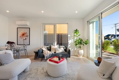/international/nz/eastbourne-lower-hutt-city-380066178836/